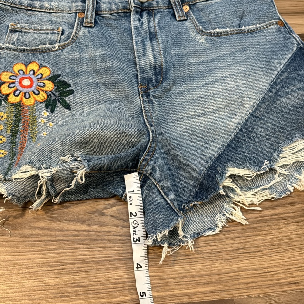 Blank NYC Embroidered Multicolored Floral The Barrow Blue Denim Zip Up Shorts 26 - Picture 12 of 15